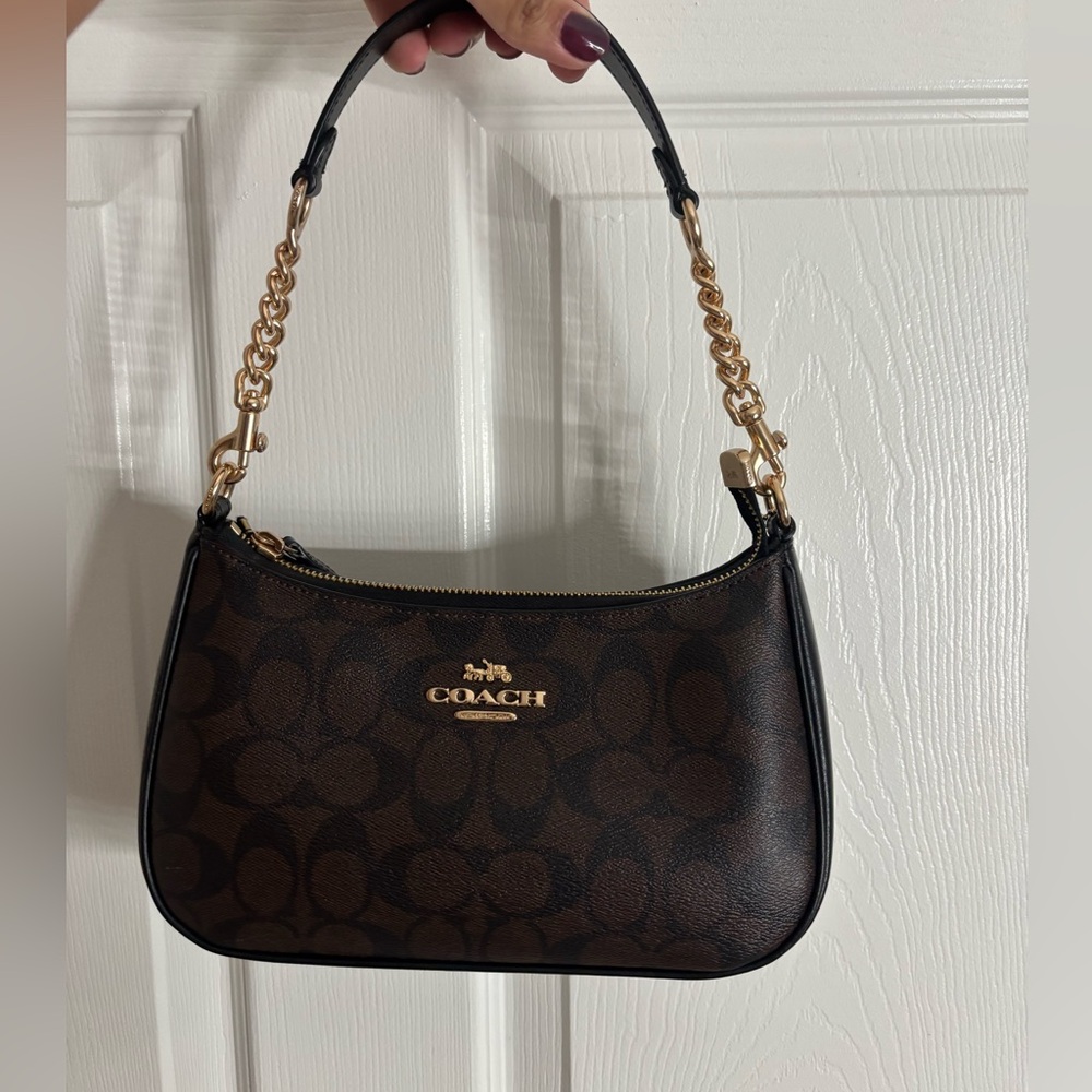 SOLD ❌❌Coach Signature Brown and Black Shoulder Bag